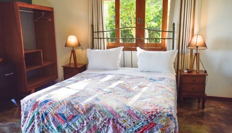 Quarto Master Varanda Vista e Banheira Hidromassagem - Serra do Juá Pousada de Campo